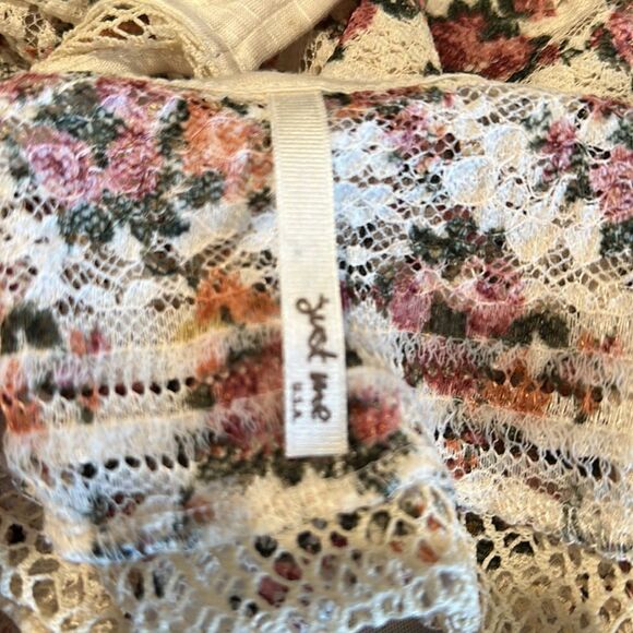 Just Me floral print summer dress… with lace and crochet middle. - Picture 6 of 7